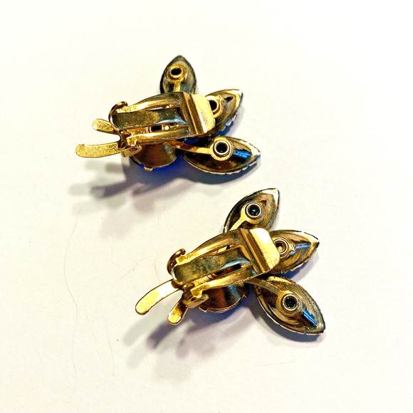 Mid Century Clip On Earrings 1950's Jewelry Gold Blue & Carved Green Rhinestones - Picture 3 of 6